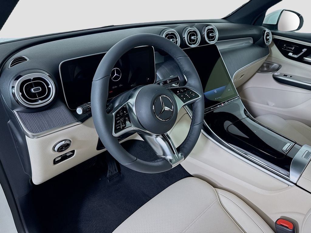 New 2026 Polar White Mercedes-Benz GLC 300 image 9