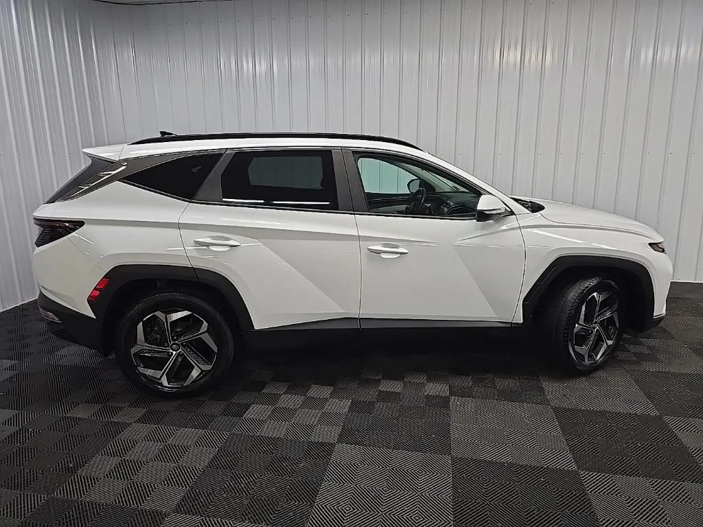 Used 2023 White Pearl Hyundai SEL image 2
