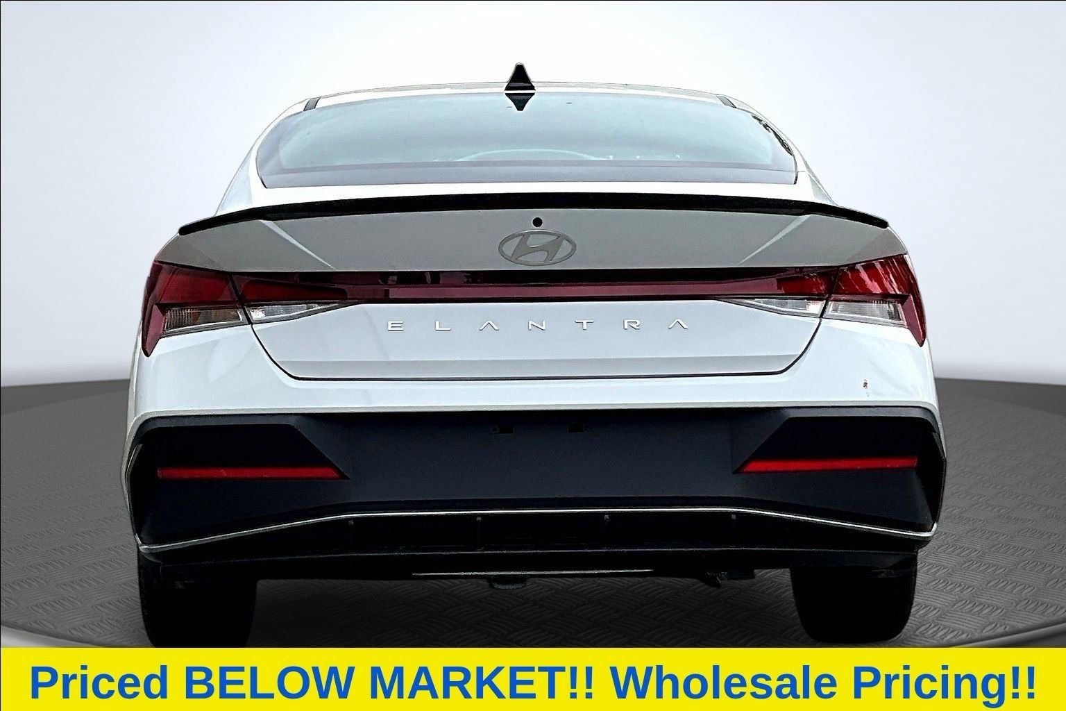 Used 2026 White Hyundai SEL Sport image 5