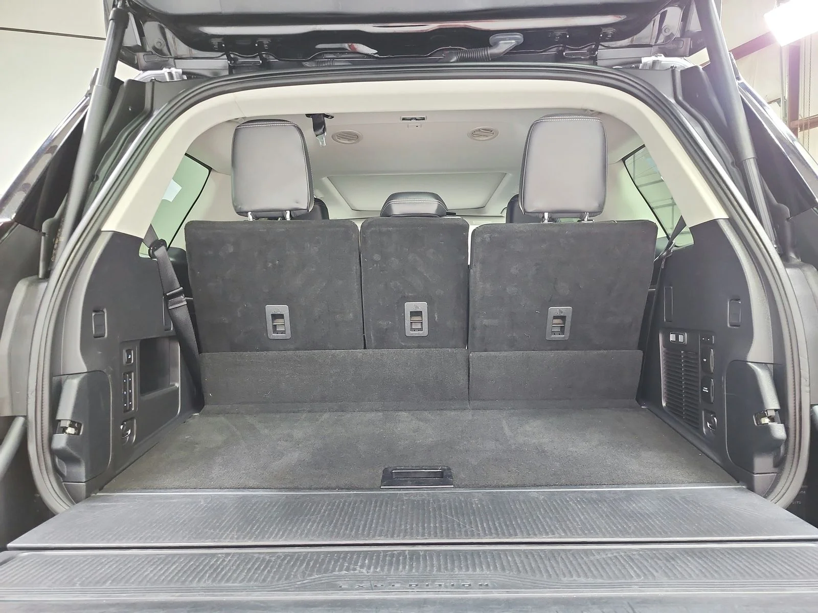 Used 2025 Black Ford Platinum image 55