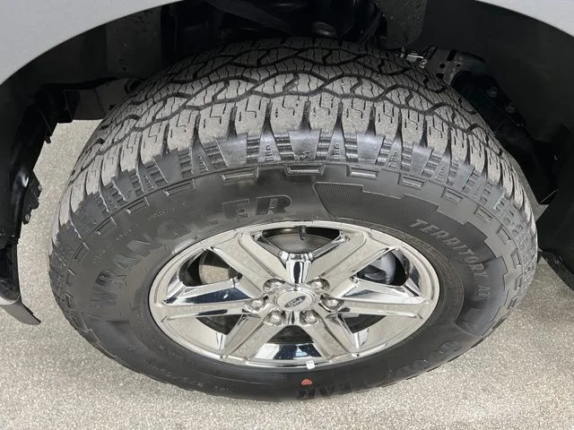 Used 2025 Gray Ford XLT image 12