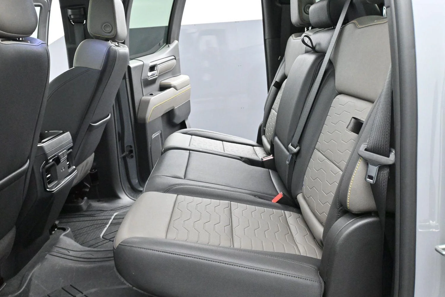 Used 2025 Slate Gray Metallic Chevrolet ZR2 image 30