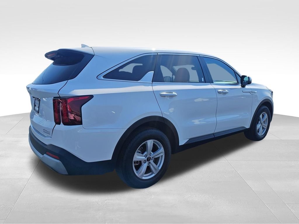 Used 2025 White Kia LX image 5