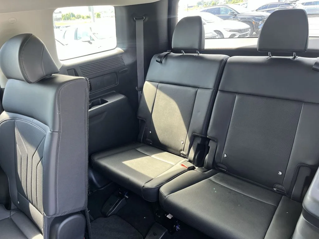Used 2024 Black Hyundai SEL image 28