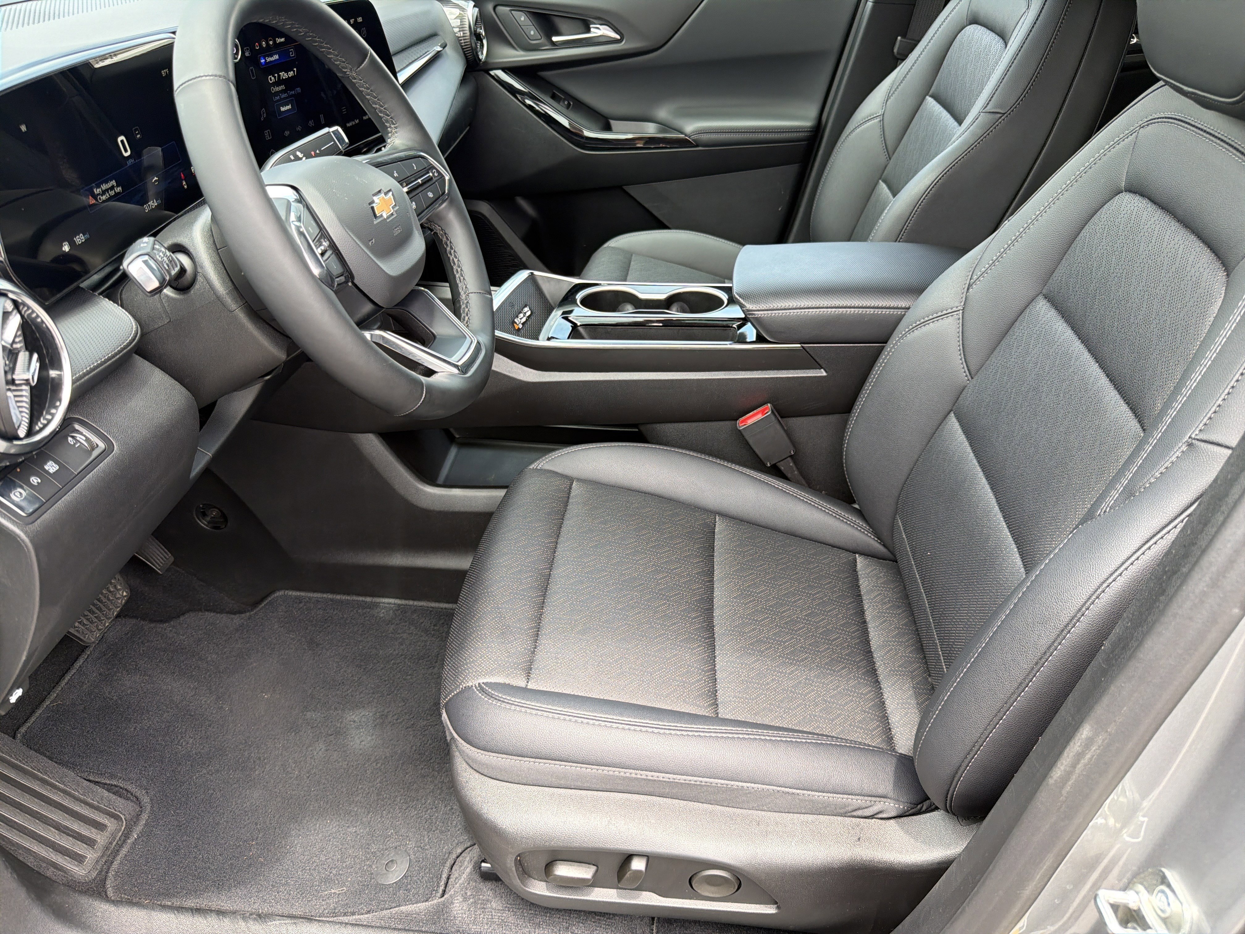 Used 2025 Sterling Gray Metallic Chevrolet LT image 19