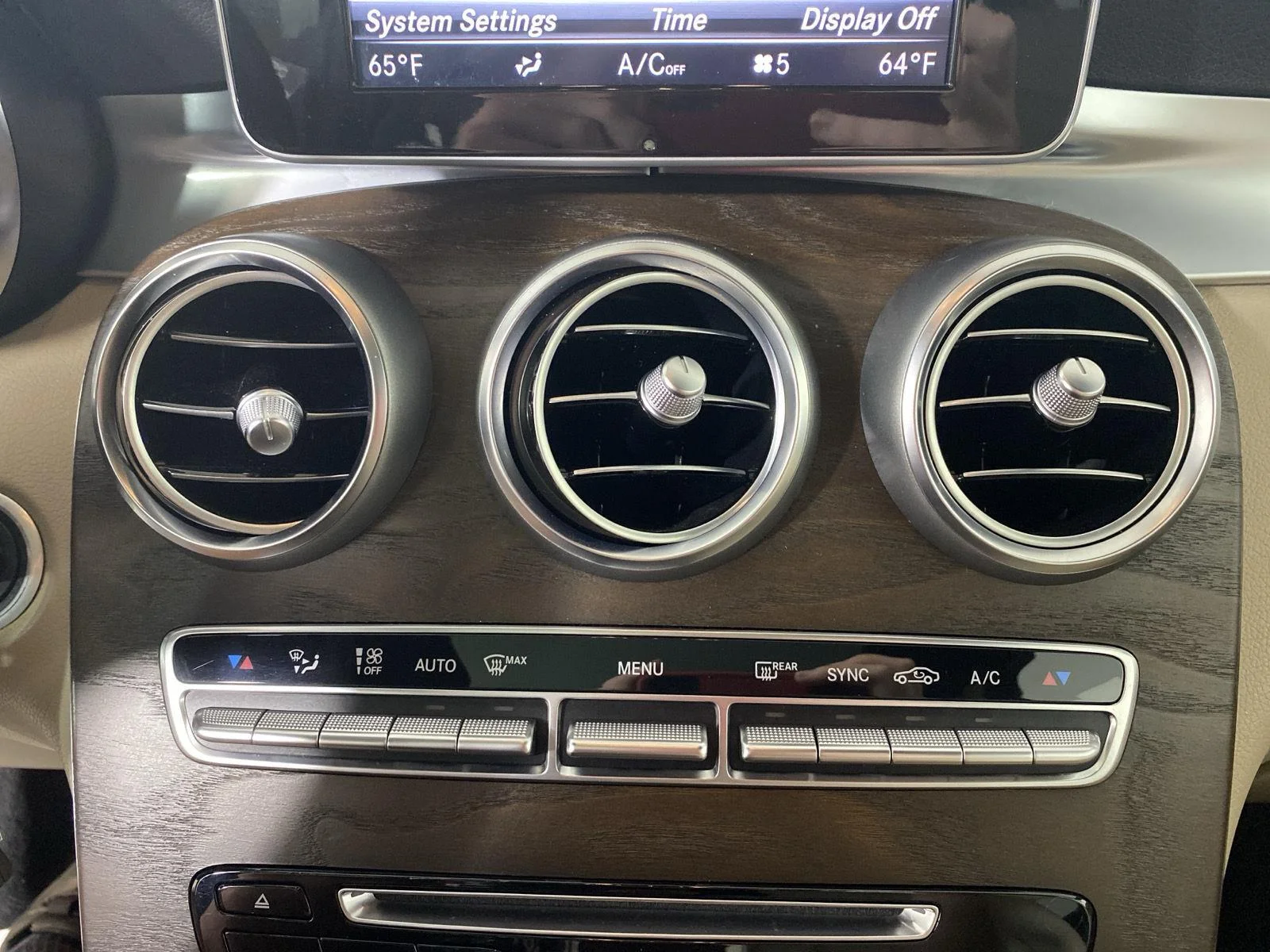 Used 2018 Obsidian Black Metallic Mercedes-Benz GLC 300 image 26