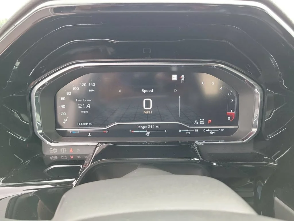 Used 2022 Summit White GMC Elevation image 11