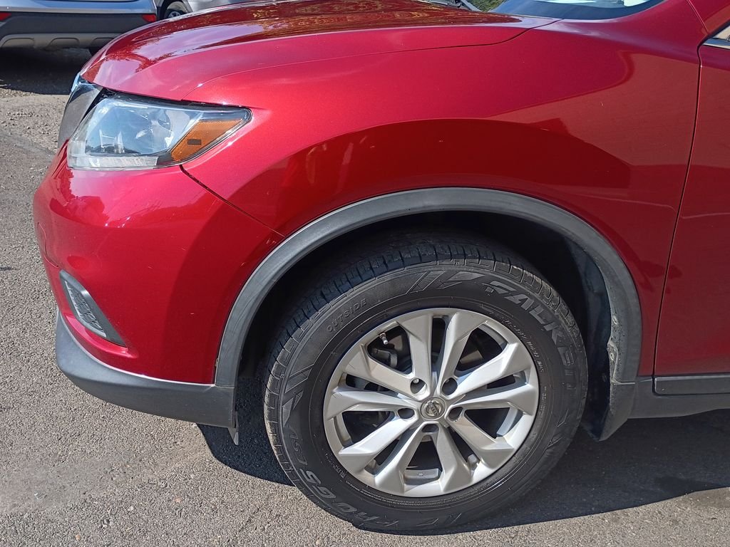 Used 2016 Cayenne Red Nissan SV image 8