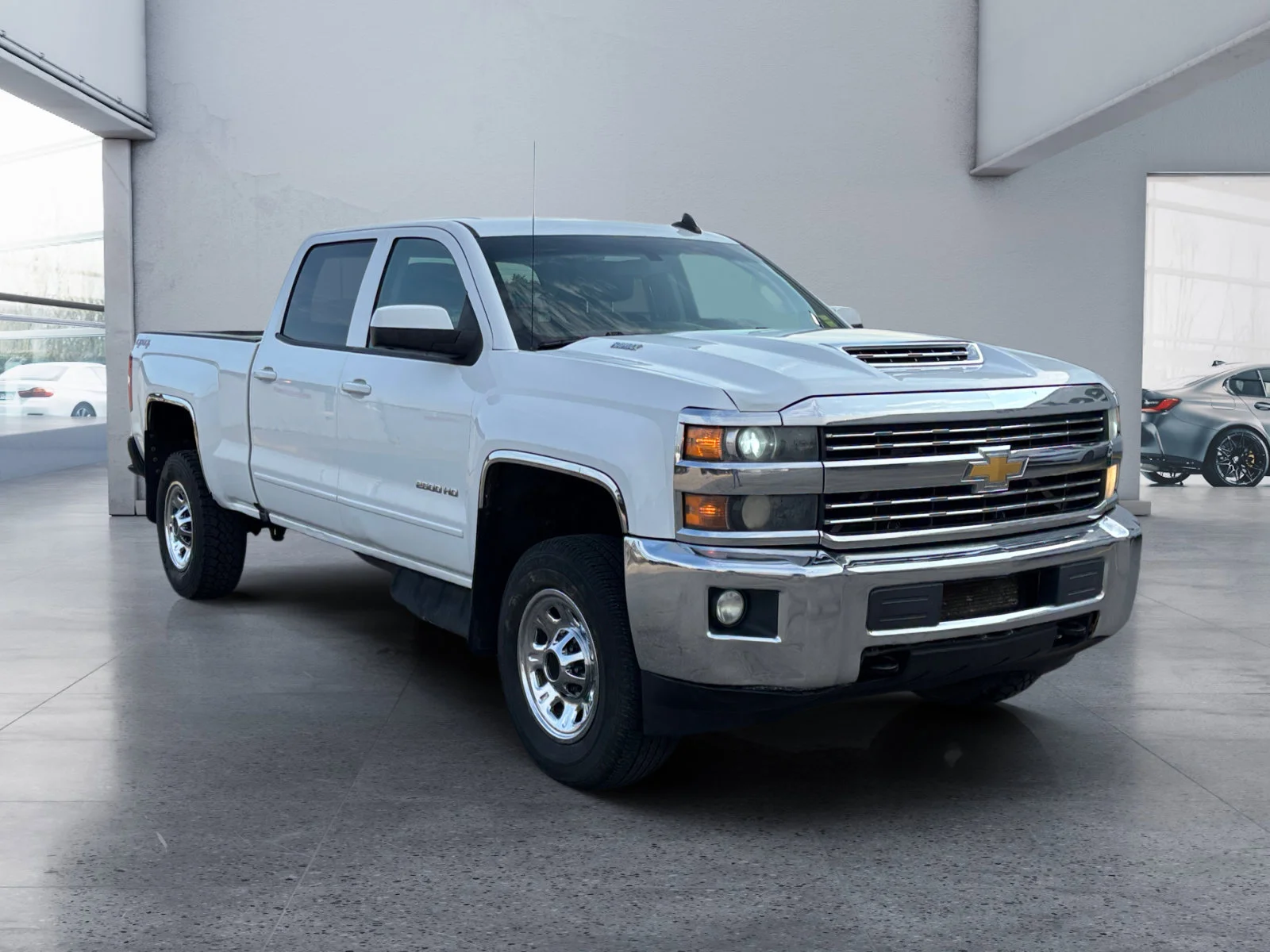 Used 2017 White Chevrolet LT * Available Until Exported to USA * image 7