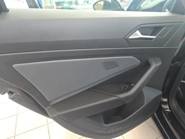 2025 Volkswagen Jetta SE - Photo 10