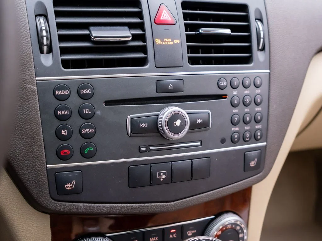 Used 2011 Beige Mercedes-Benz C 300 image 29