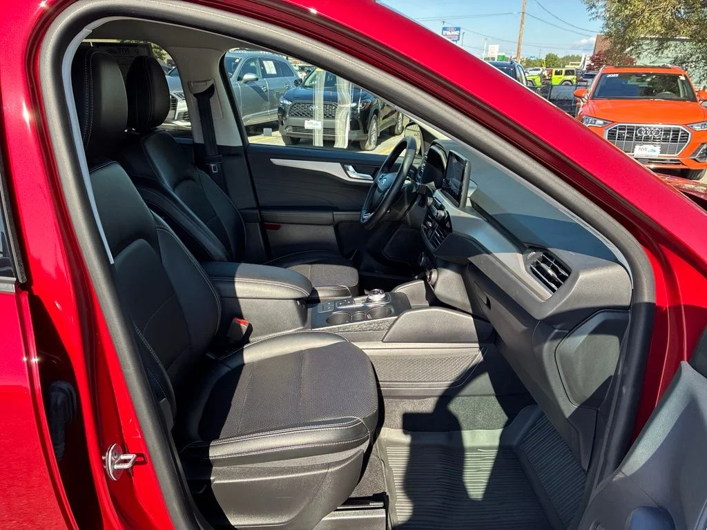 Used 2022 Red Ford SEL image 42