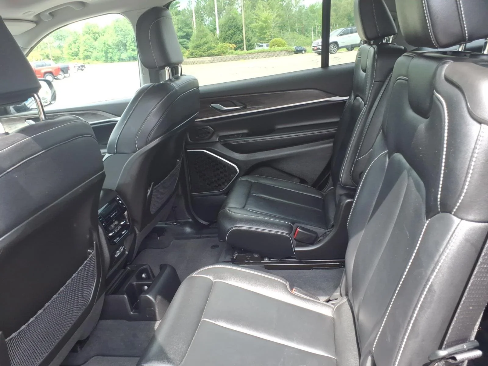 Used 2022 Gray Metallic Jeep Limited image 15