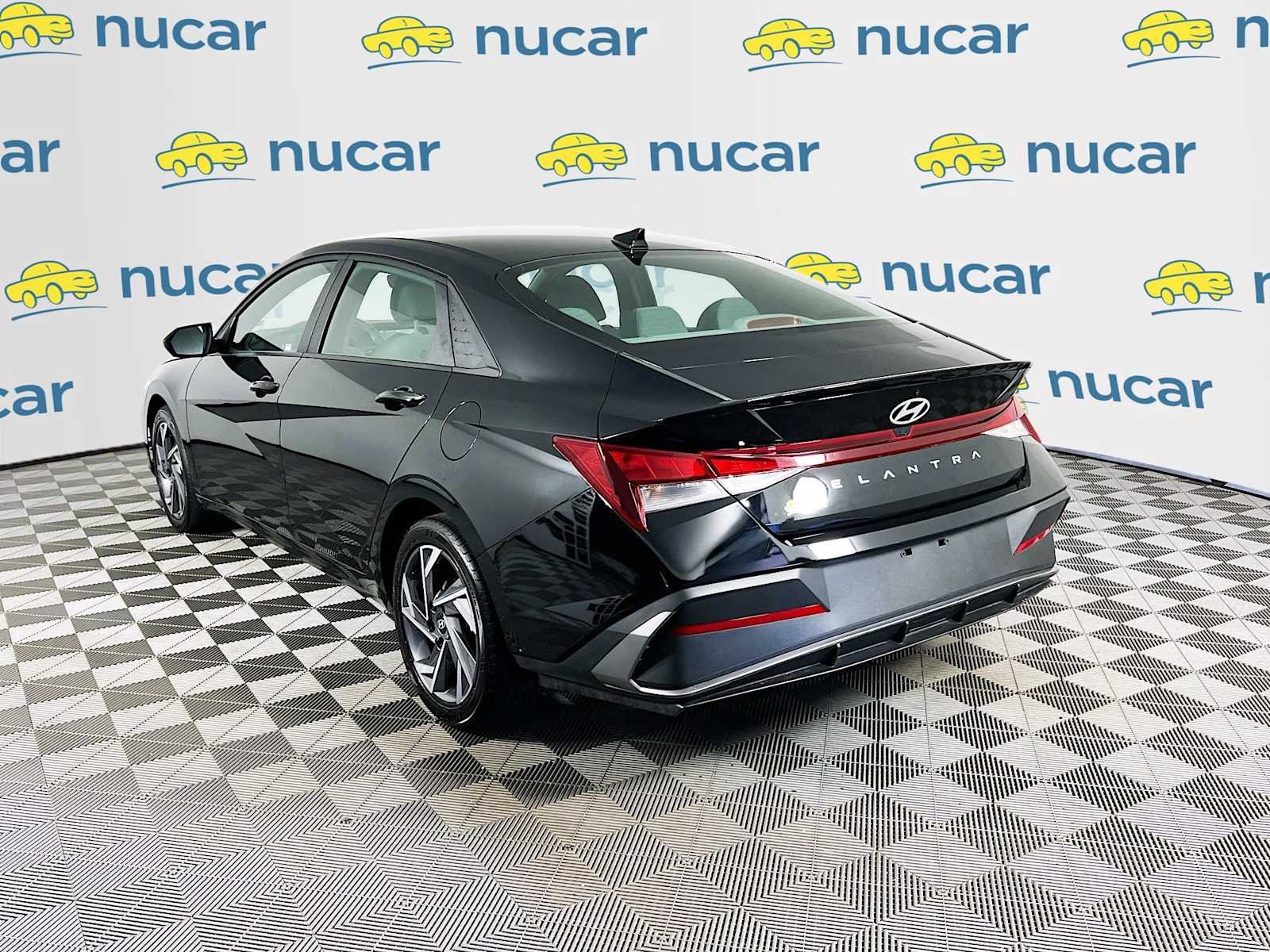 Used 2025 Abyss Black Hyundai SEL Sport image 5
