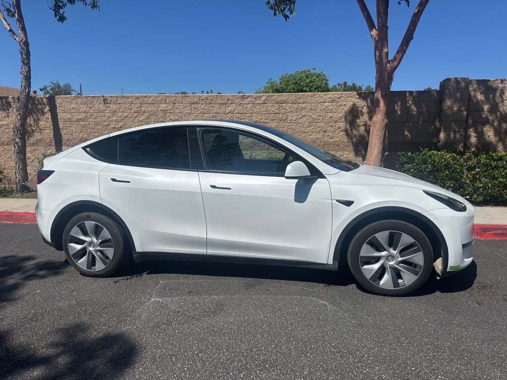 Used 2023  Tesla Long Range image 3