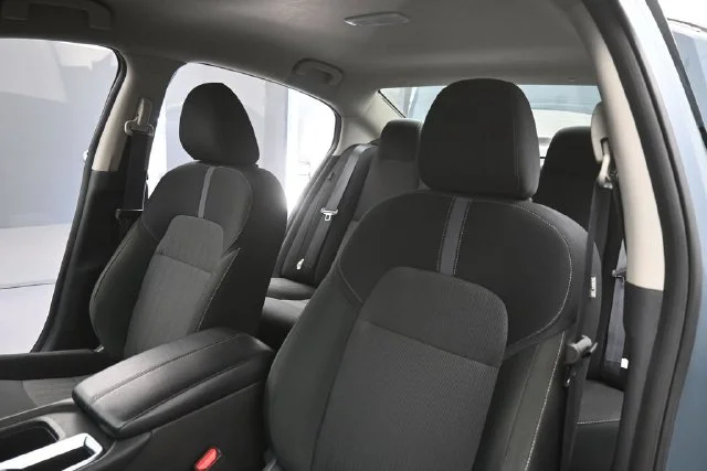 Used 2025 Gray Nissan SV image 28