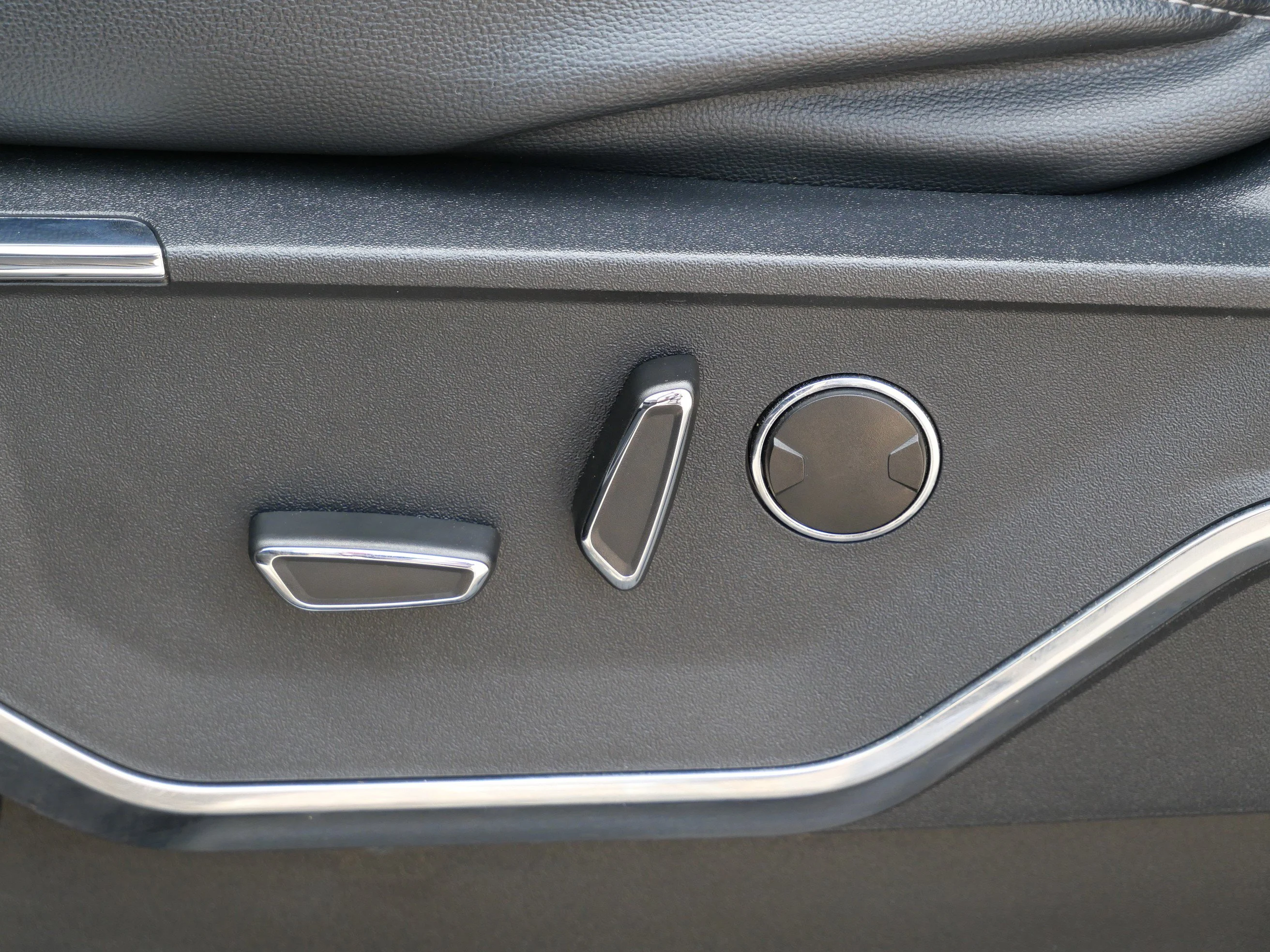 Certified Used 2022 Agate Black Metallic Ford LARIAT image 12