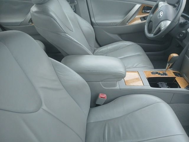 Used 2007 Silver Toyota XLE image 3
