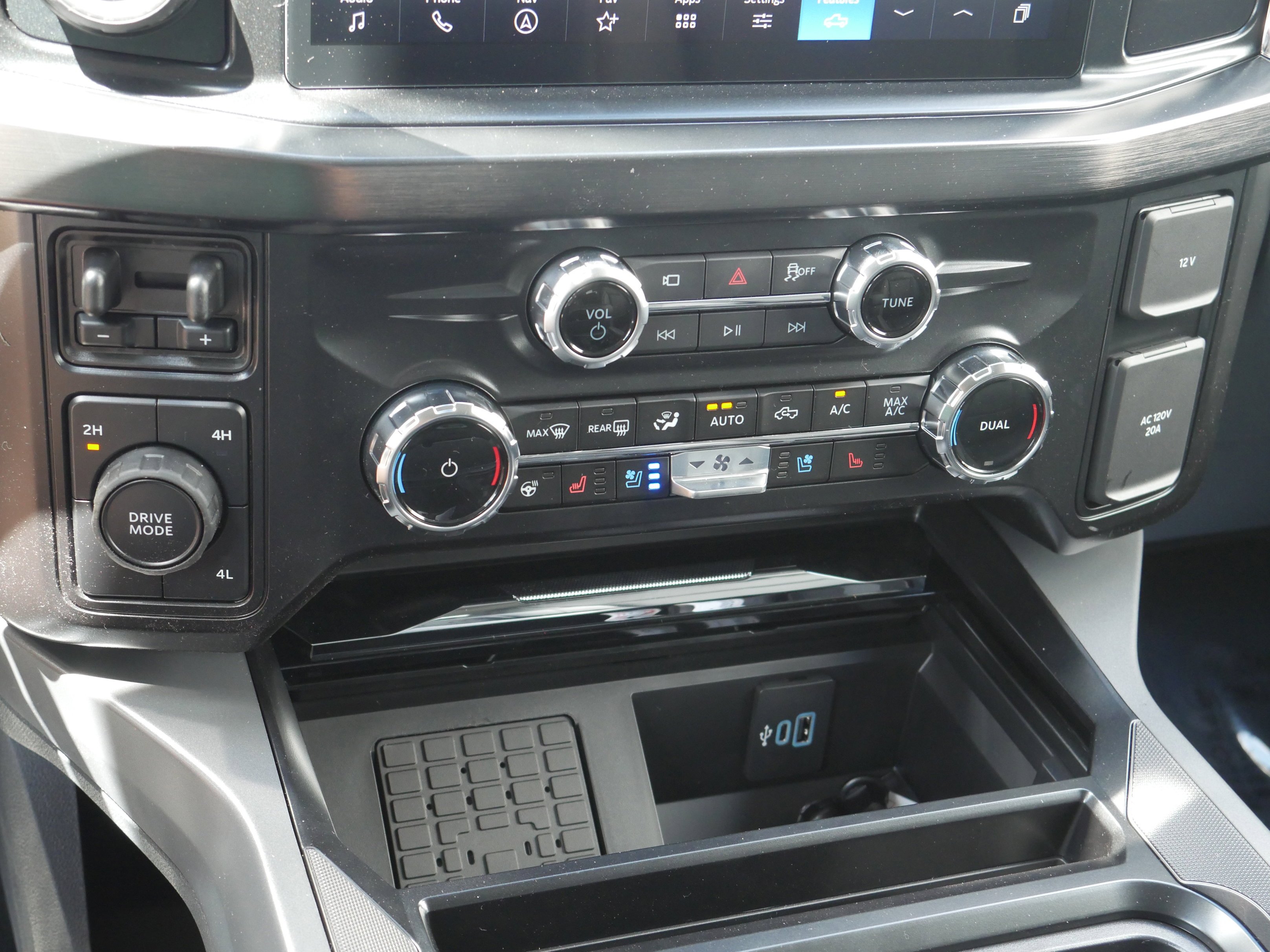 New 2026 Carbonized Gray Metallic Ford F-350® Lariat® image 18