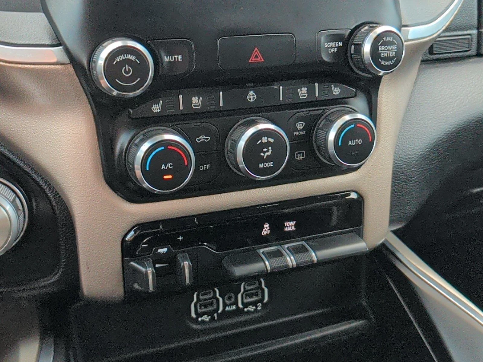 Used 2020 Bright White Clearcoat Ram Laramie image 19