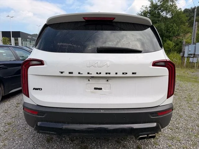 Used 2022 White Kia EX image 20