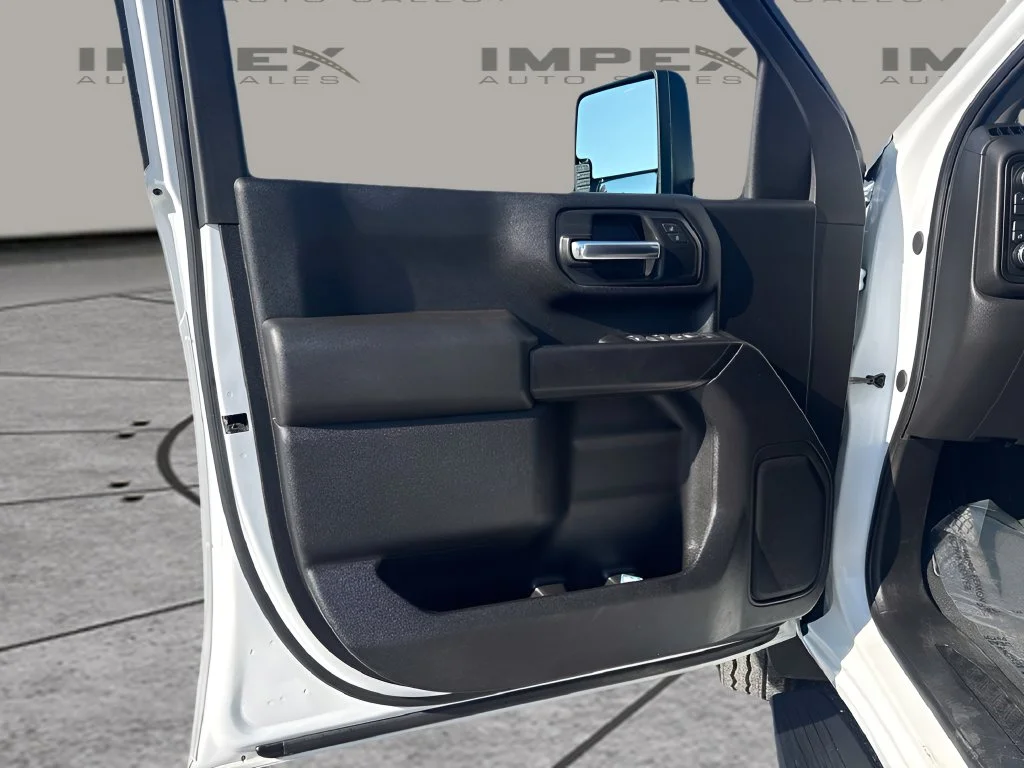 Used 2024 White Chevrolet Custom image 20