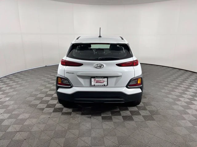 Used 2019 White Hyundai SE image 6