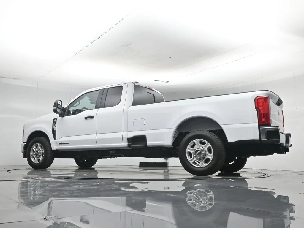 New 2026 Oxford White Ford XLT image 49