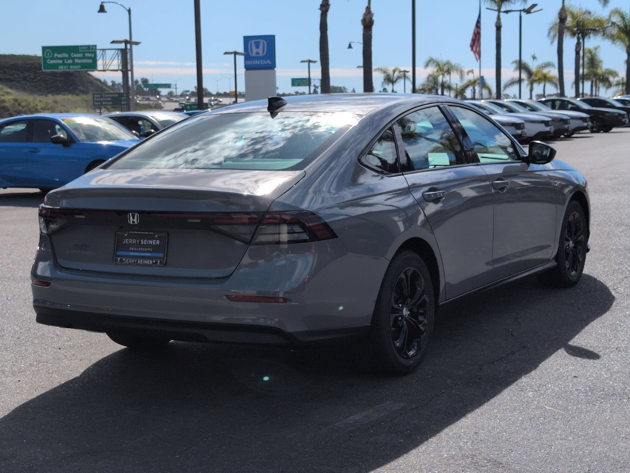 New 2025 Urban Gray Pearl Honda SE image 5