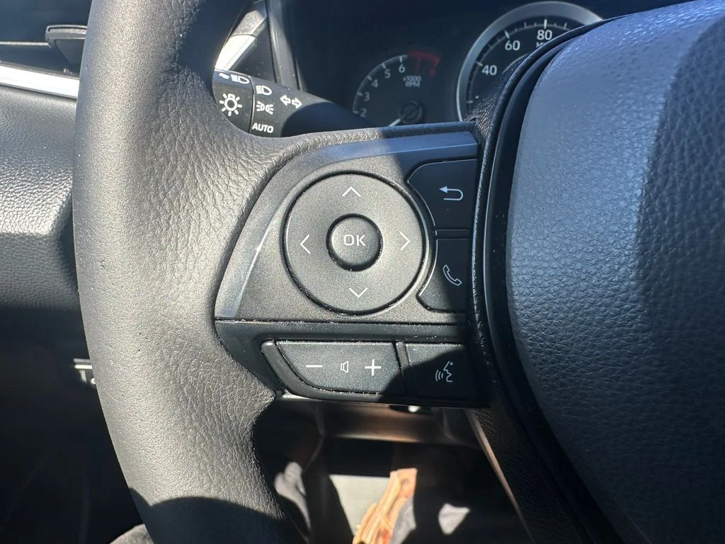 Used 2020 Silver Toyota LE image 20