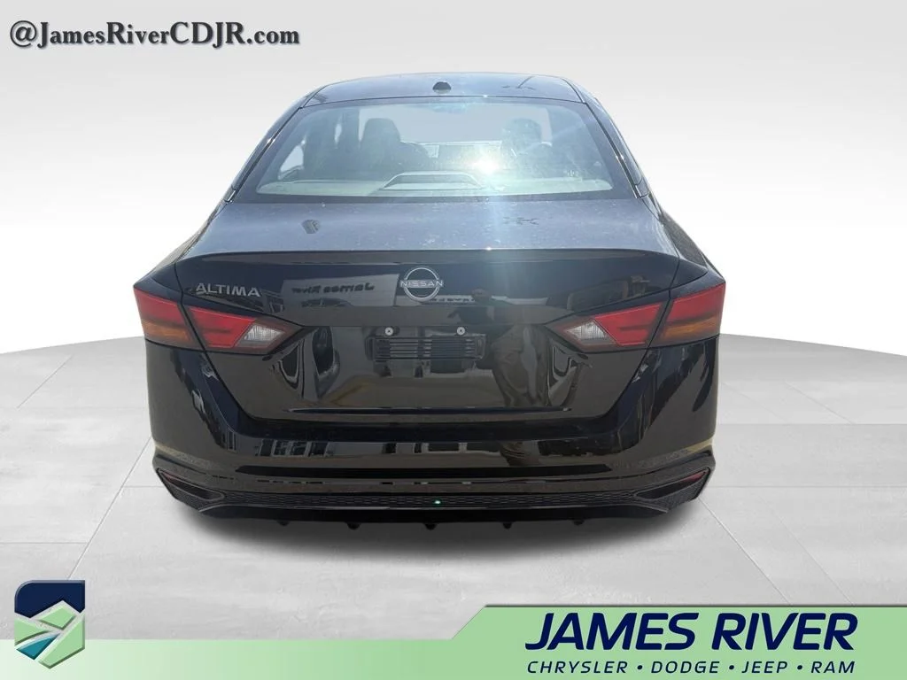 Used 2025 Black Nissan 2.5 SV image 9