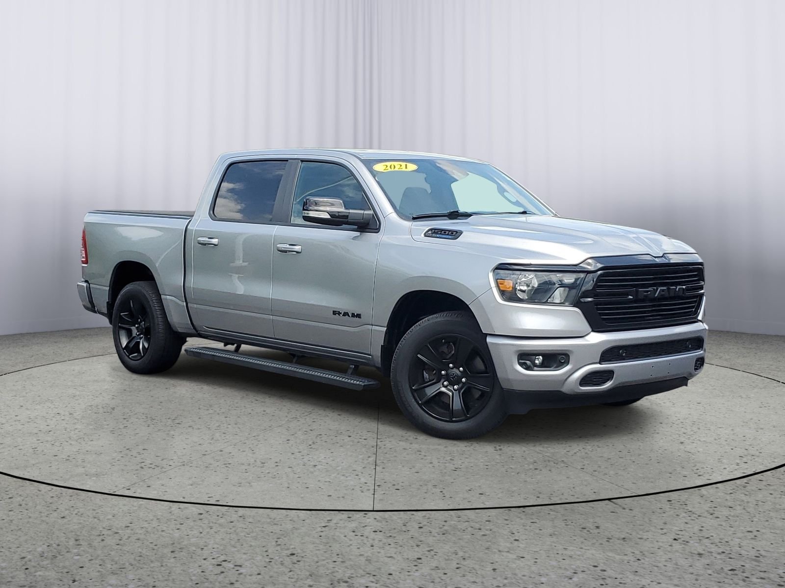 2021 RAM 1500 Big Horn/Lone Star 4x4 Crew Cab 5'7's photo