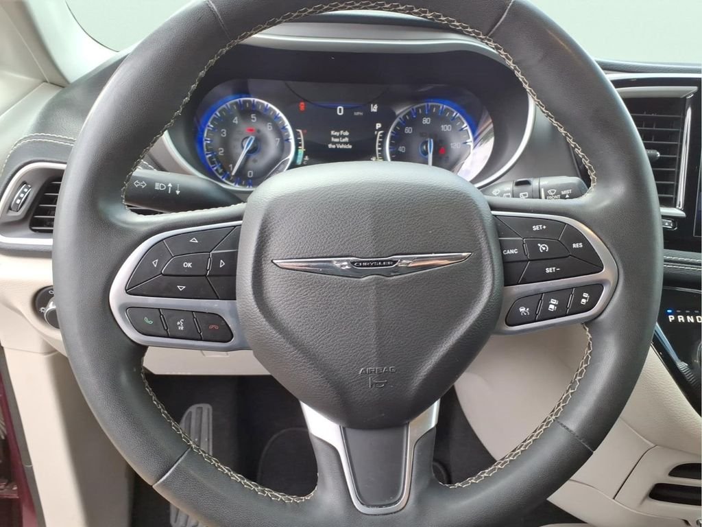 Used 2022 Red Chrysler Touring L image 24