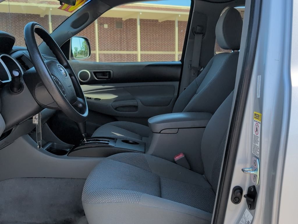 Used 2009 Silver Toyota Base image 11