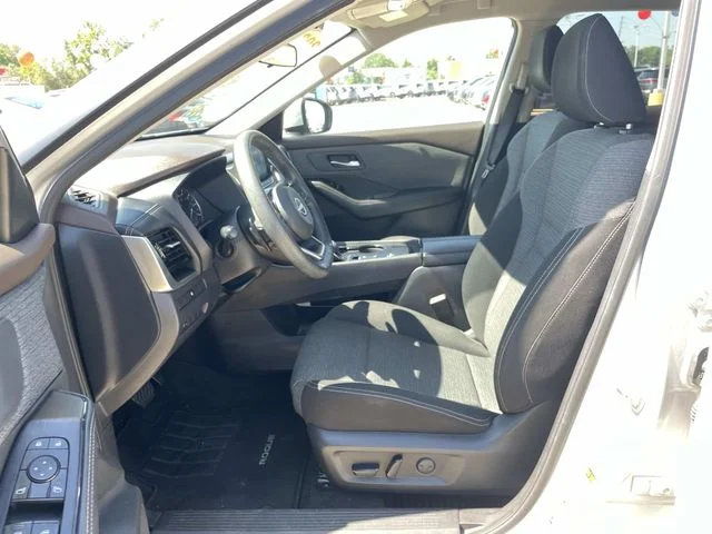 Used 2022 Silver Nissan SV image 10