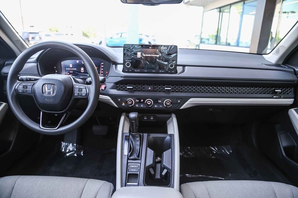 2025 Honda Accord SE - Photo 13