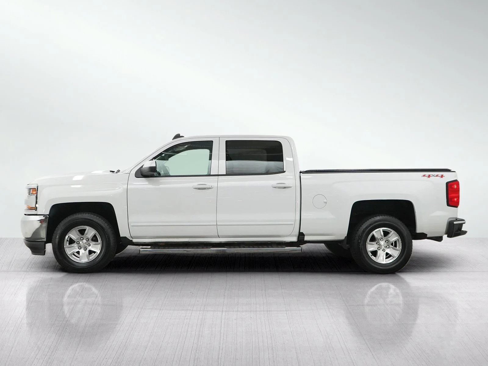 Used 2017 Chevrolet Silverado 1500 LT with VIN 3GCUKREC3HG379666 for sale in Minneapolis, Minnesota