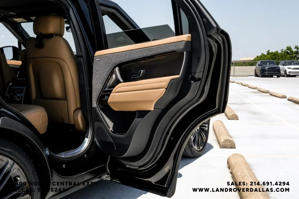 New 2026 Santorini Black Metallic Land Rover SE image 49