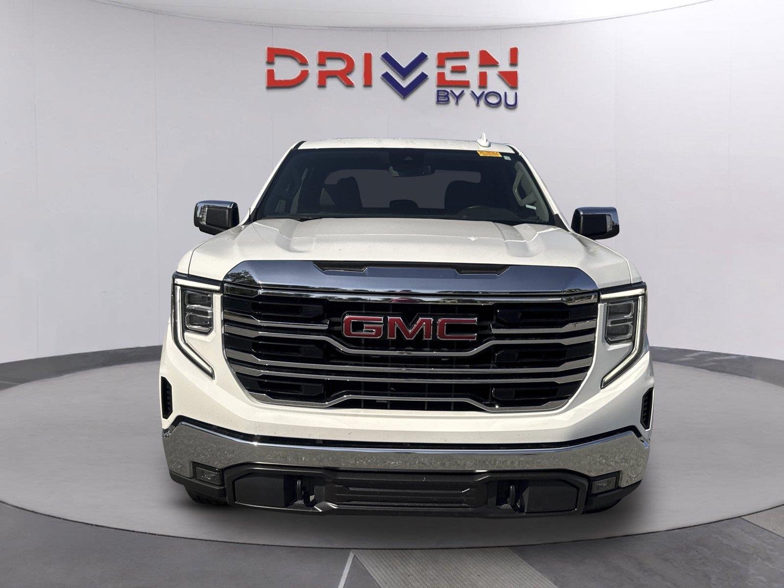 Used 2025 SUMMIT WHITE GMC SLT image 8