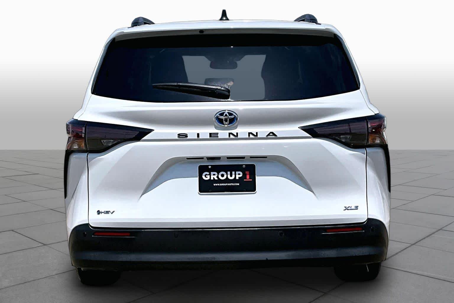 Used 2025 Wind Chill Pearl Toyota XLE image 5