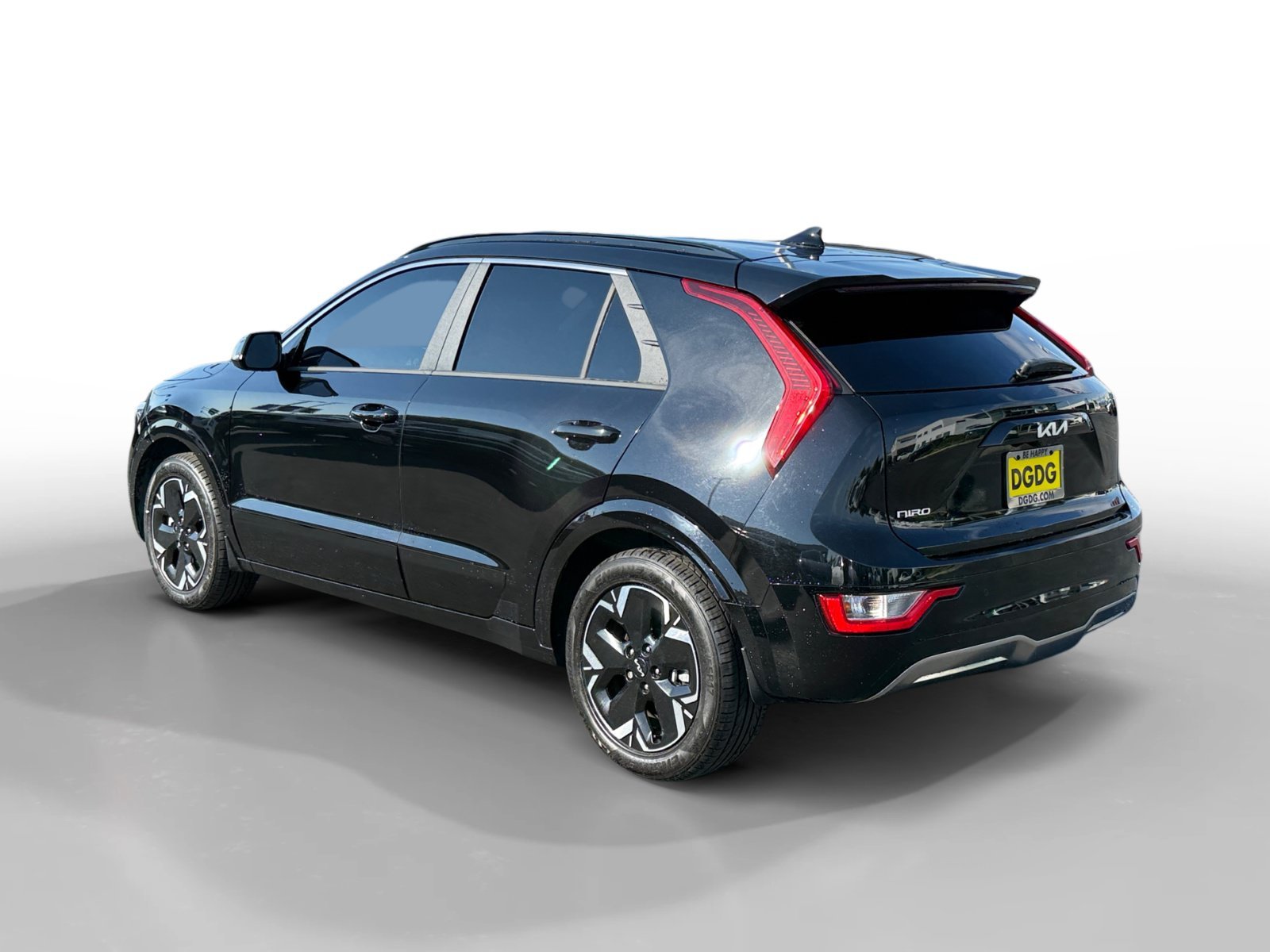 Used 2023 Aurora Black Kia Wind image 3