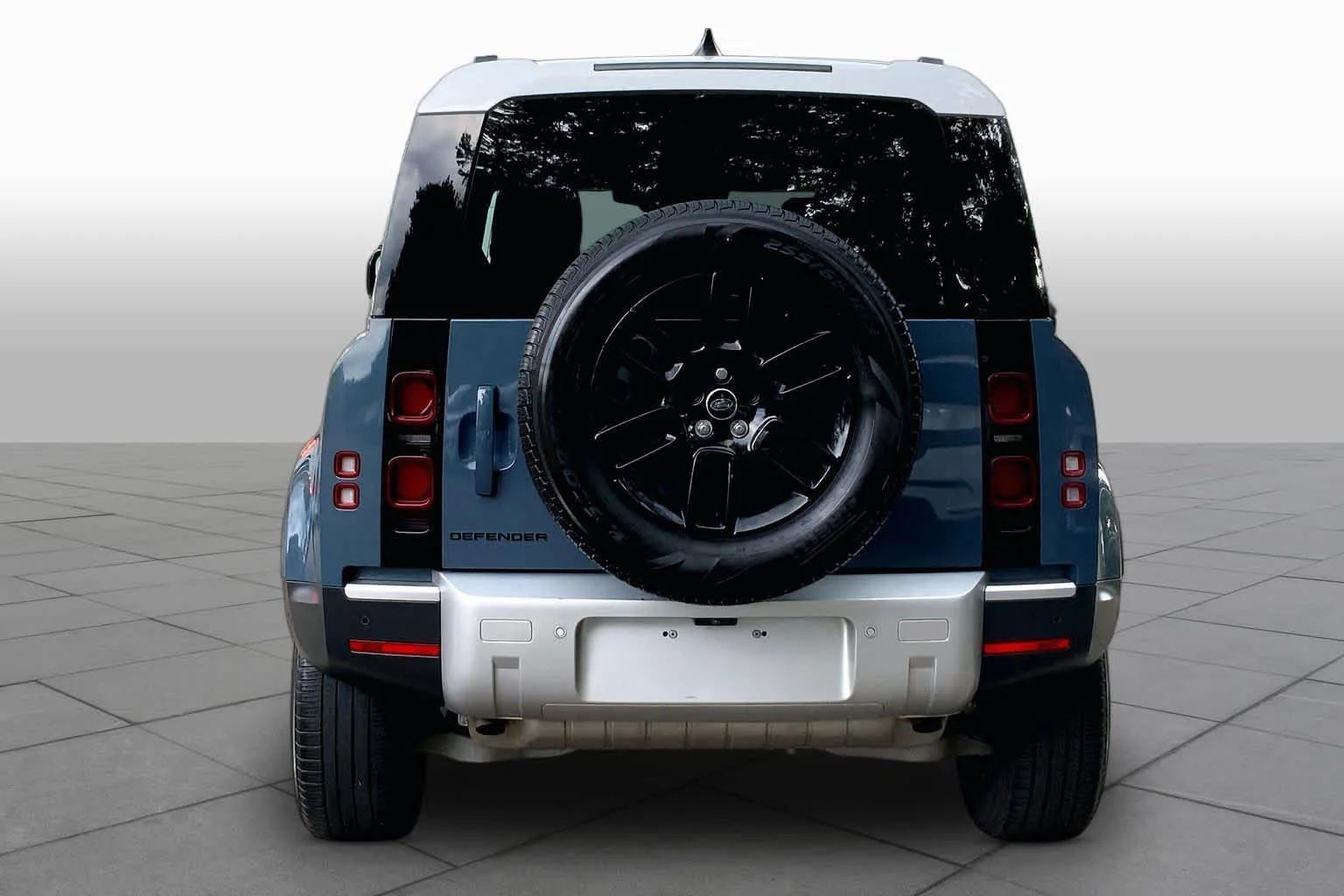 Used 2024 Tasman Blue Metallic Land Rover S image 5