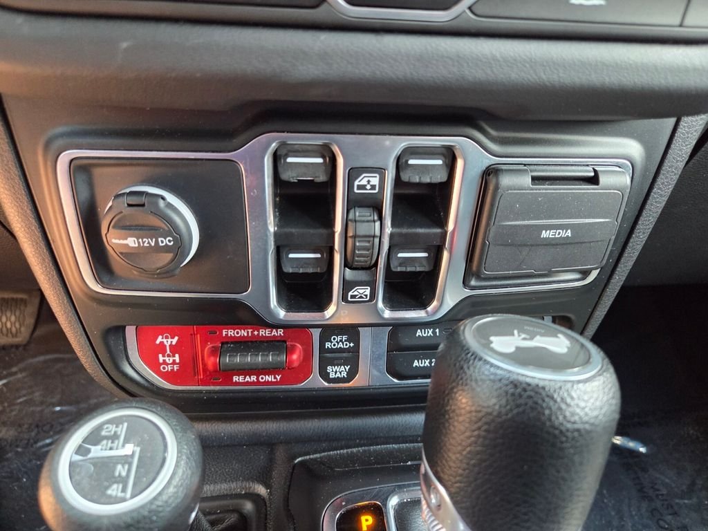 Used 2024 White Jeep Rubicon image 25