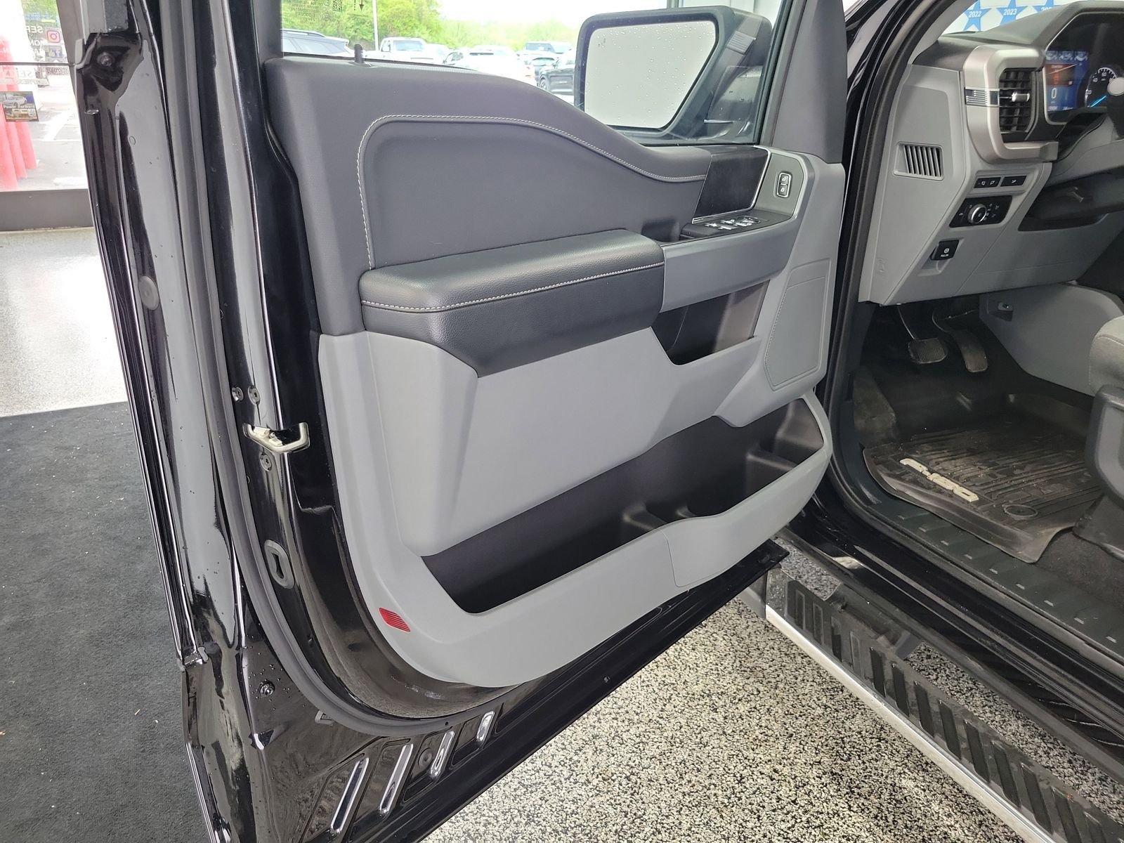 Used 2023 Black Ford XLT image 7