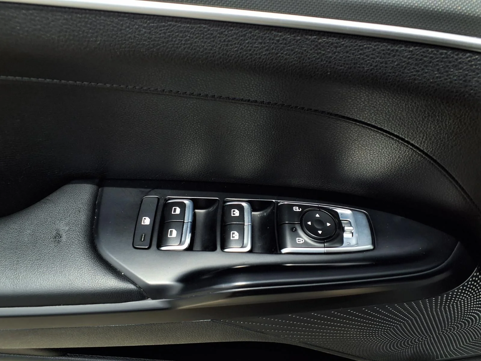 Used 2022 Black Kia GT-Line image 19