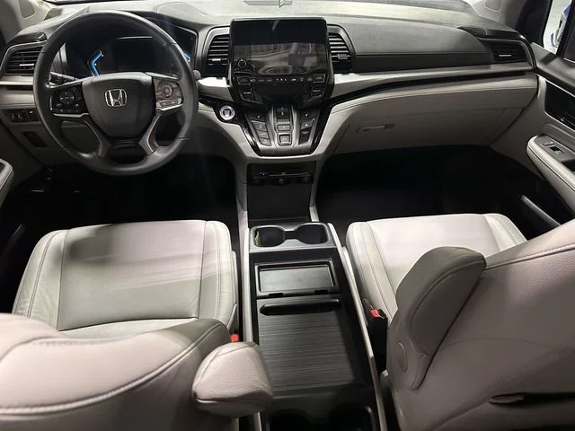 Certified Used 2024 Lunar Silver Metallic Honda TOURING image 19