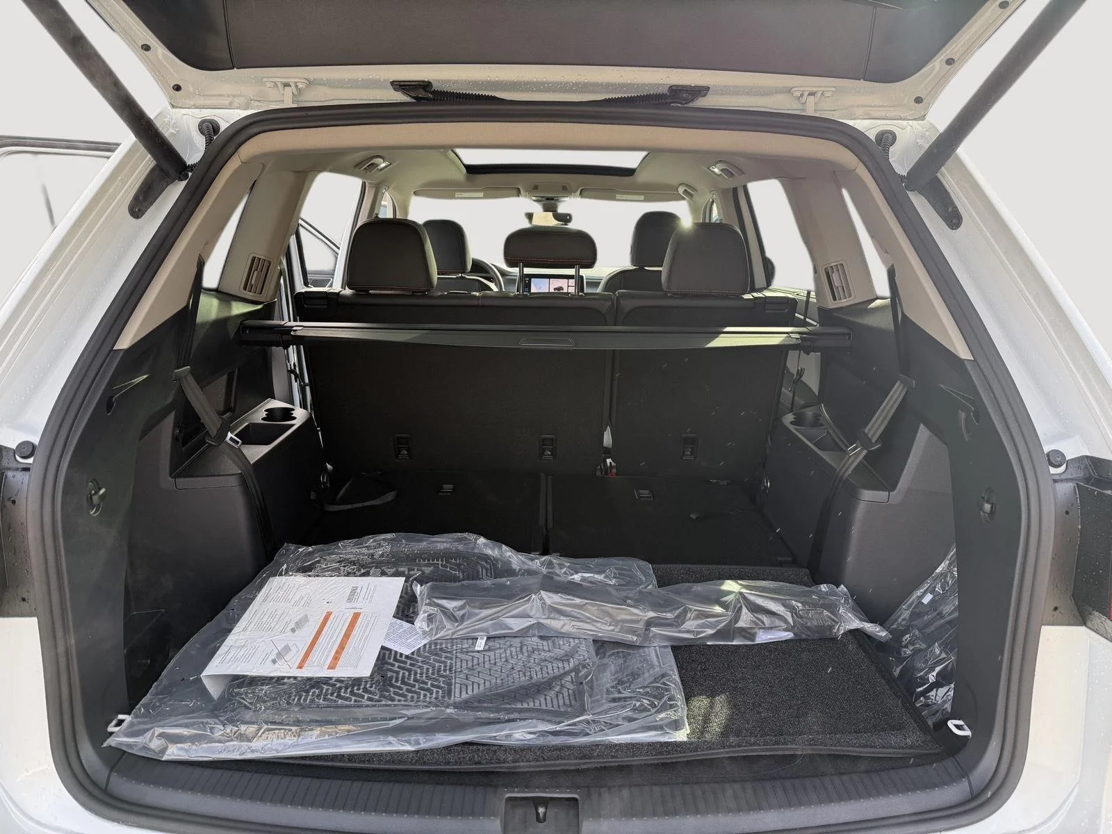 New 2026 Opal White Pearl Volkswagen 2.0T Peak Edition image 11