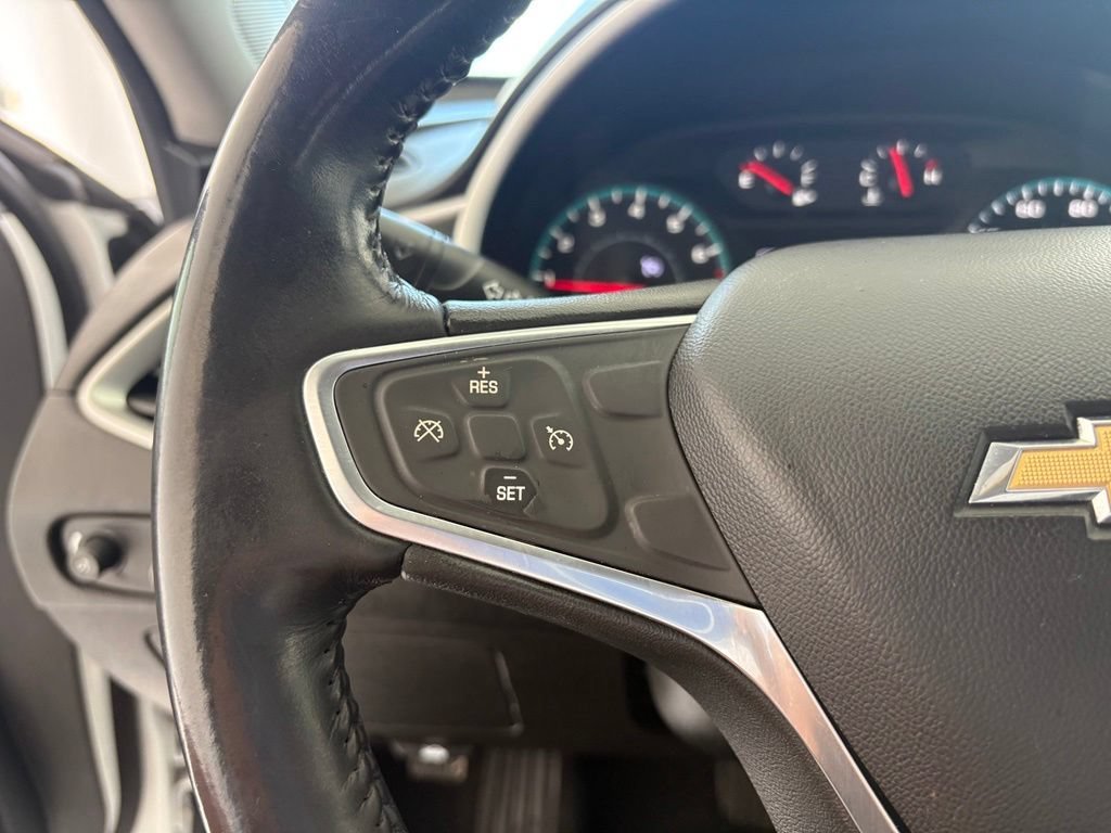 Used 2021 SUMMIT WHITE Chevrolet RS image 4