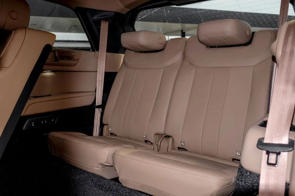 New 2026 Belgravia Green Land Rover SE image 17