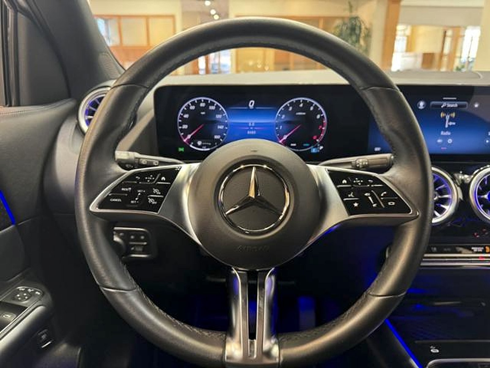 Used 2025 Cirrus Silver Metallic Mercedes-Benz 4MATIC® image 12